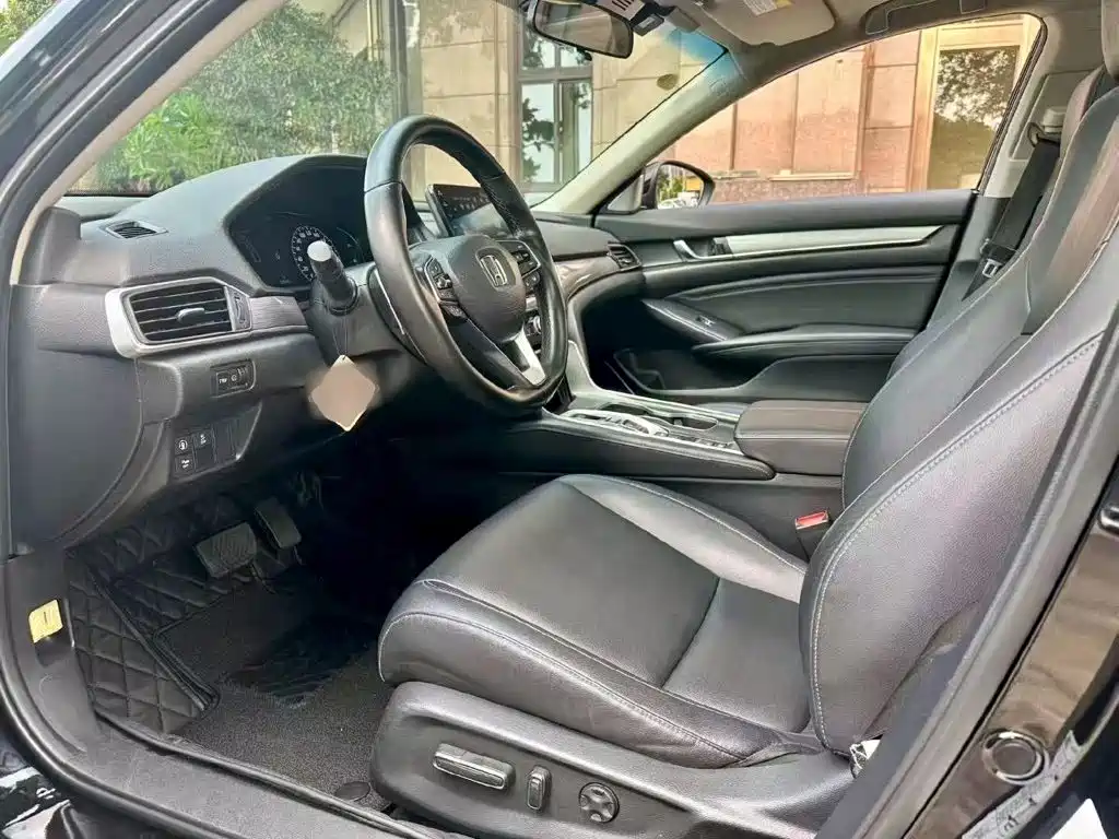 Honda Accord — фото 15