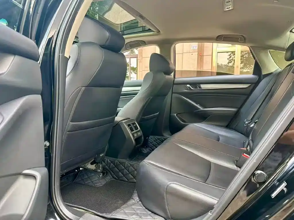 Honda Accord — фото 17