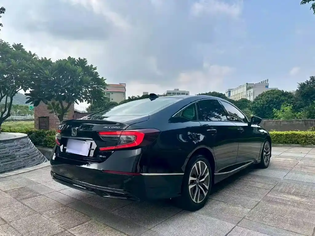 Honda Accord — фото 7