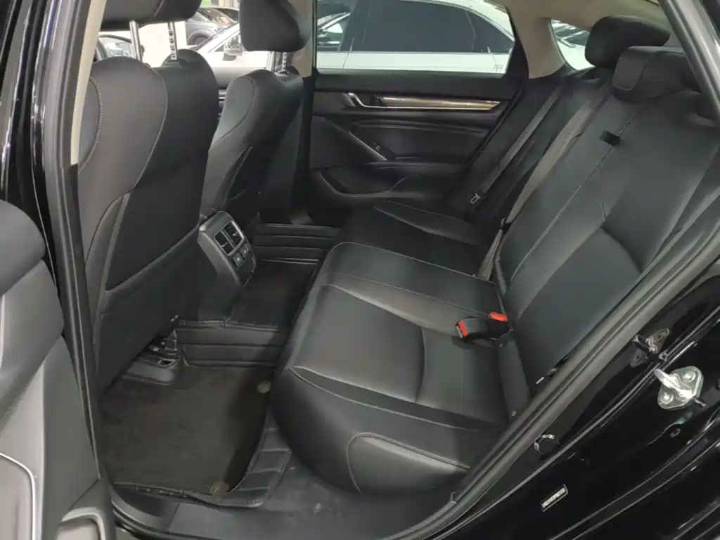 Honda Accord — фото 17
