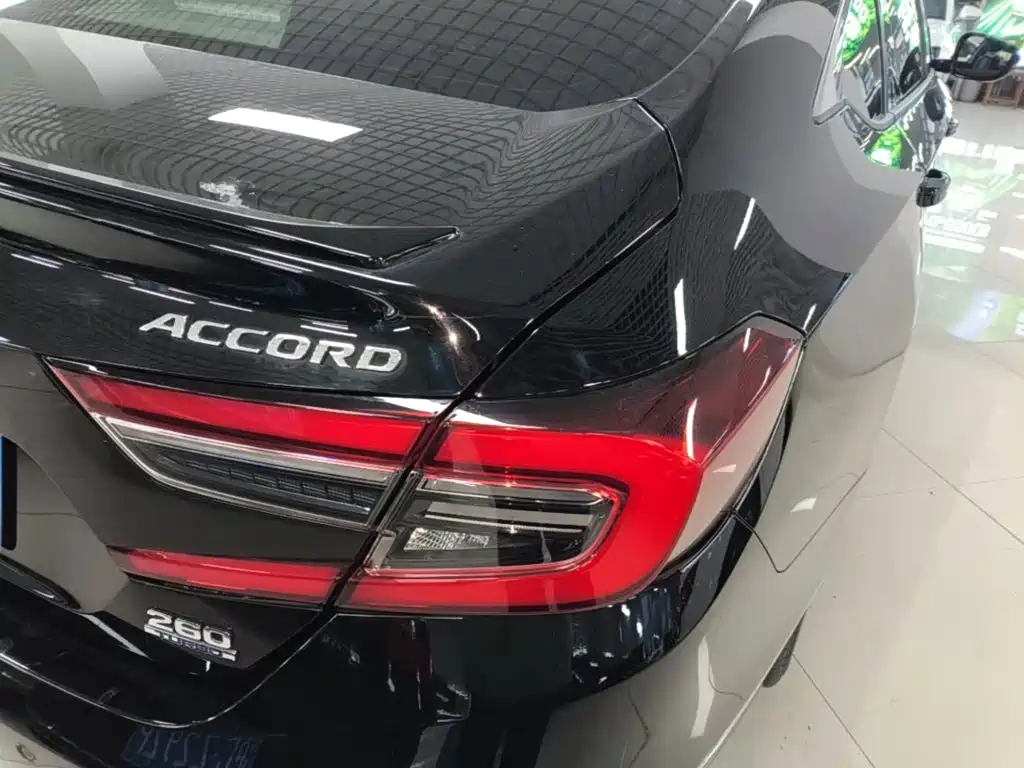 Honda Accord — фото 8