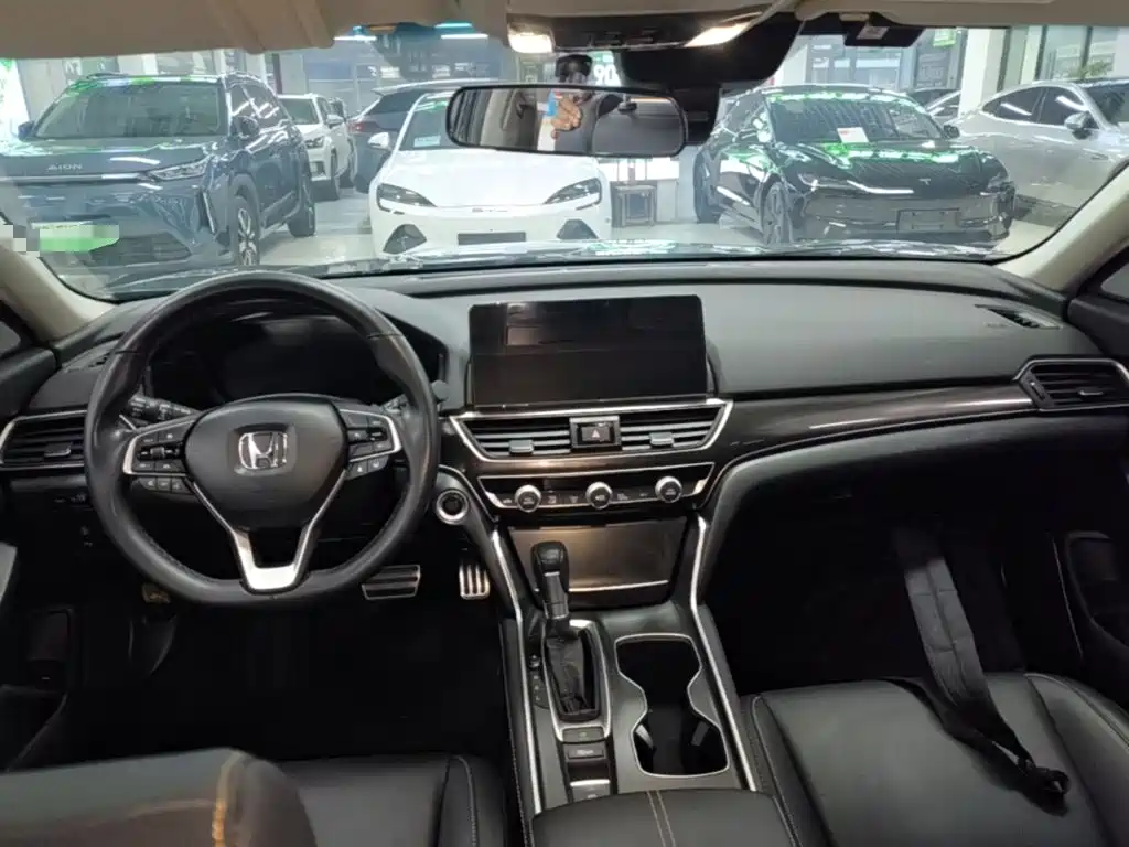 Honda Accord — фото 10