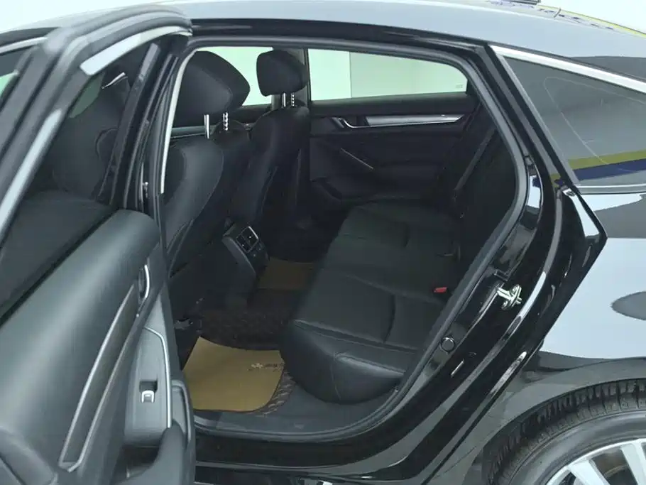Honda Accord — фото 11
