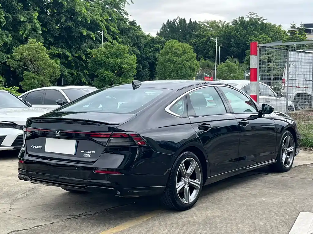 Honda Accord — фото 7