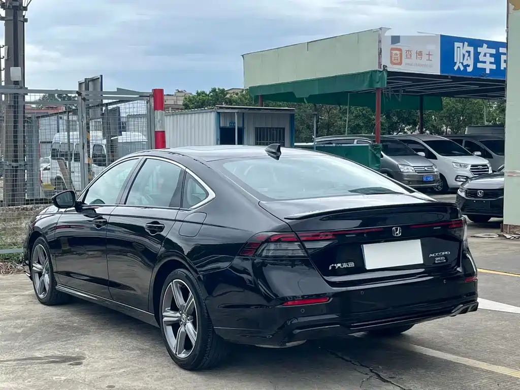 Honda Accord — фото 9