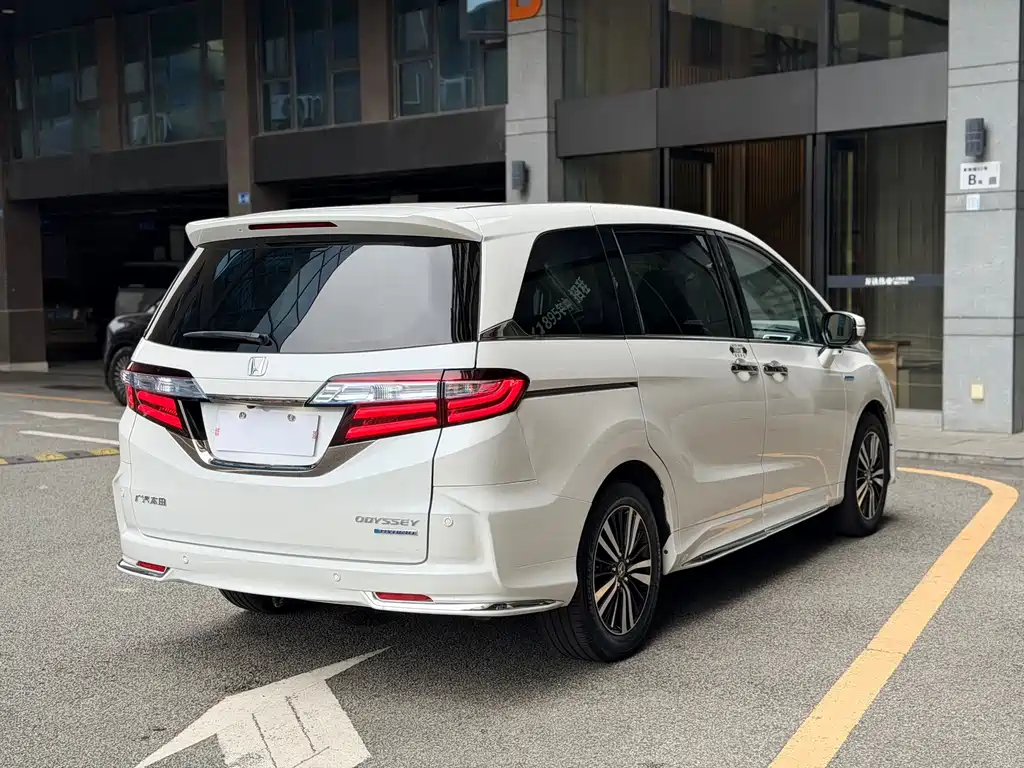 Honda Odyssey — фото 17