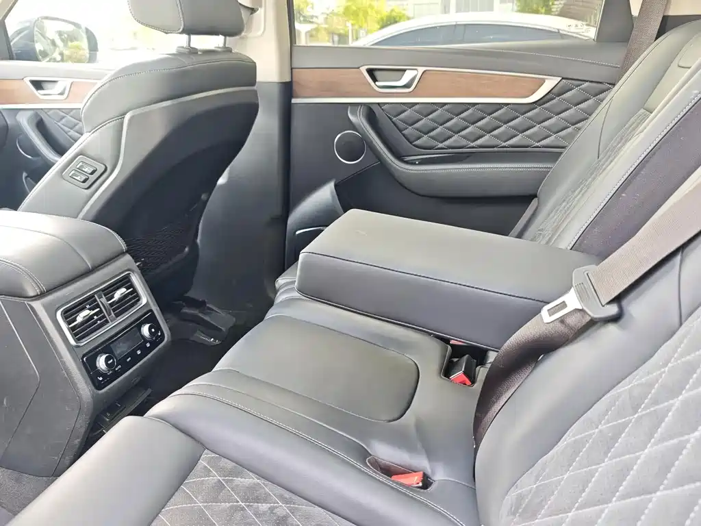 Hongqi Hongqi HS7 — фото 13