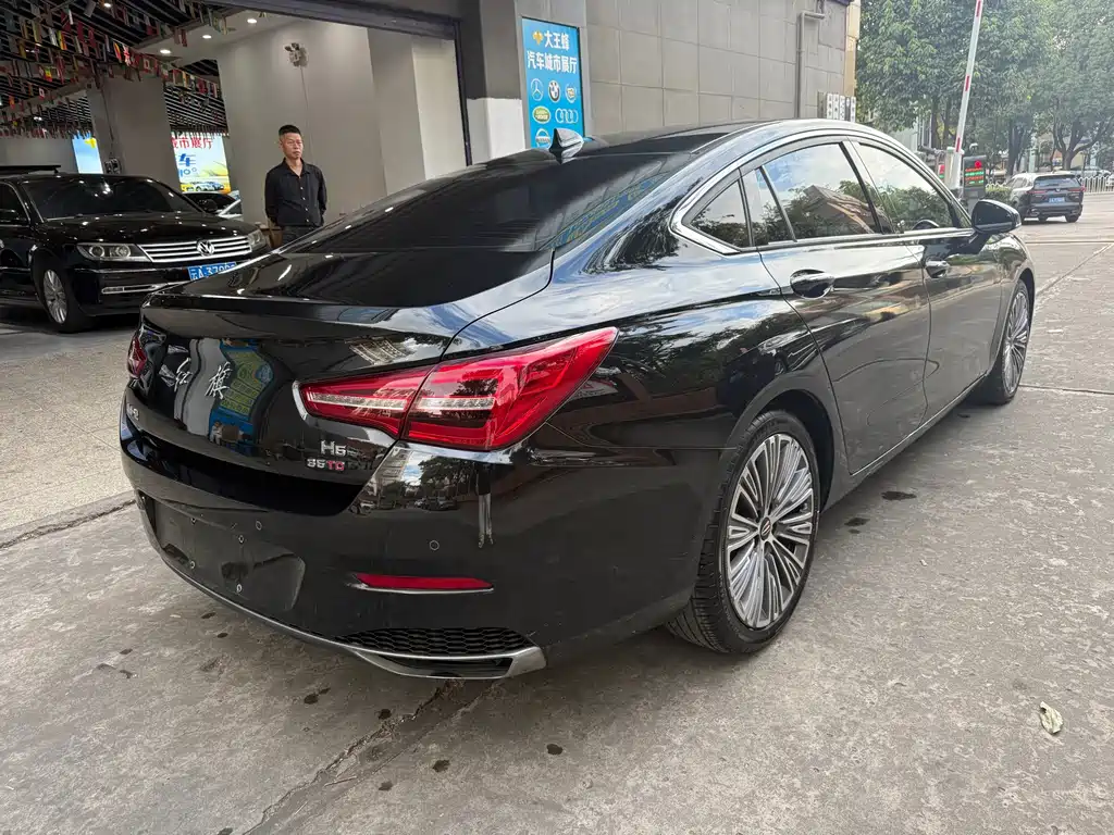 Hongqi Hongqi H5 — фото 14