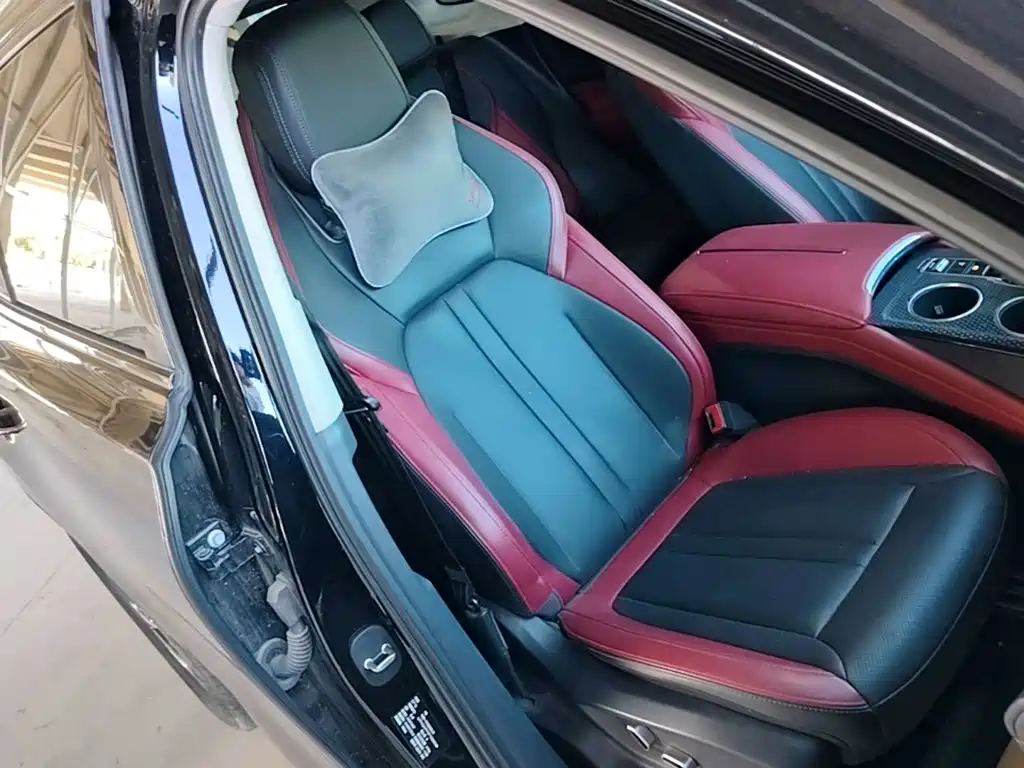 Hongqi Hongqi HS3 — фото 25