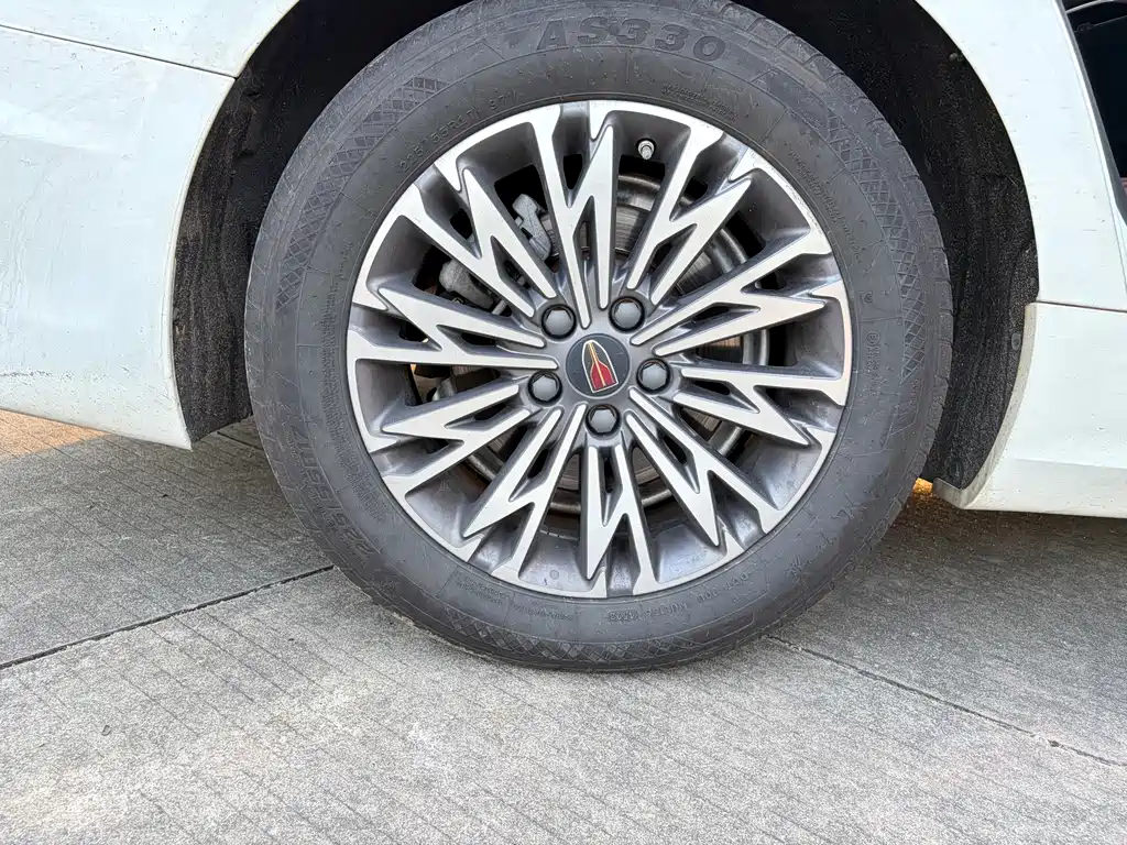 Hongqi Hongqi H5 — фото 11
