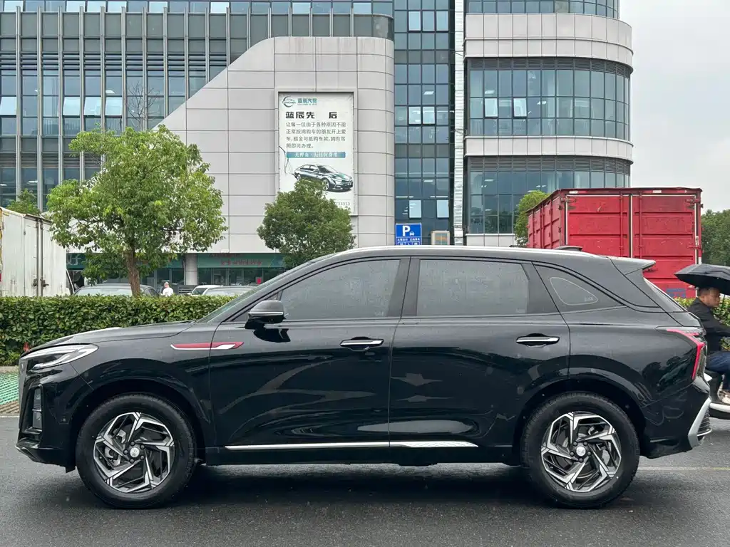 Hongqi Hongqi HS3 — фото 4