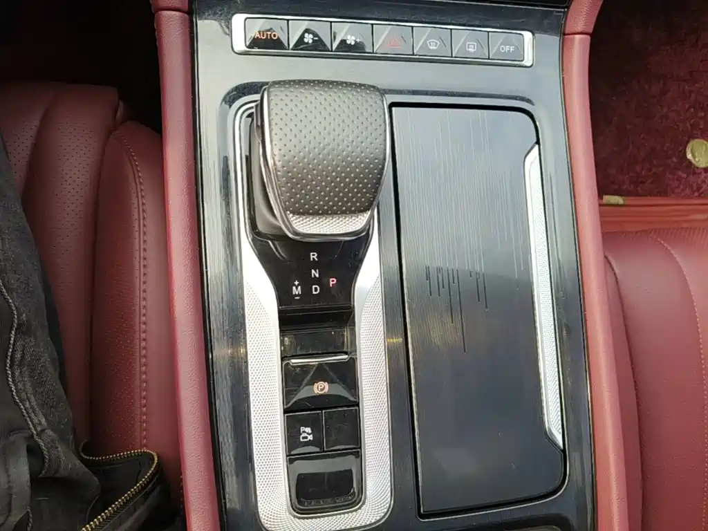 Hongqi Hongqi H5 — фото 14