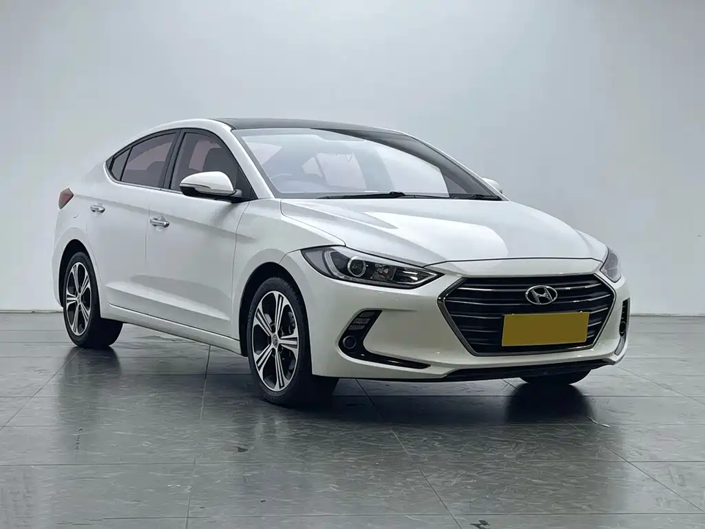 Hyundai Elantra — фото 3