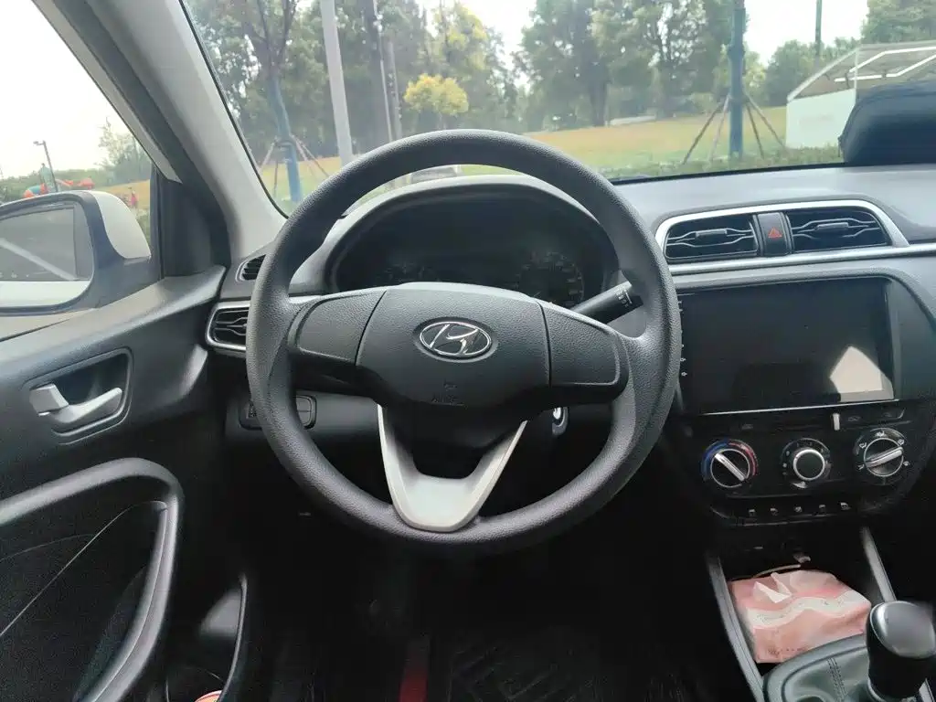 Hyundai Verna — фото 3