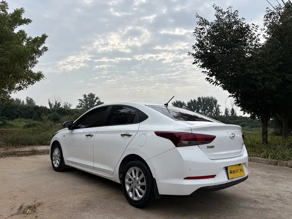 Hyundai Verna — фото 3