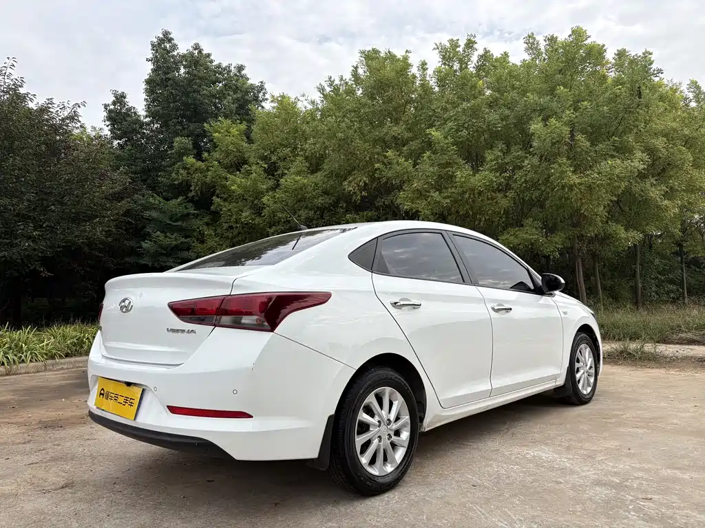 Hyundai Verna — фото 5