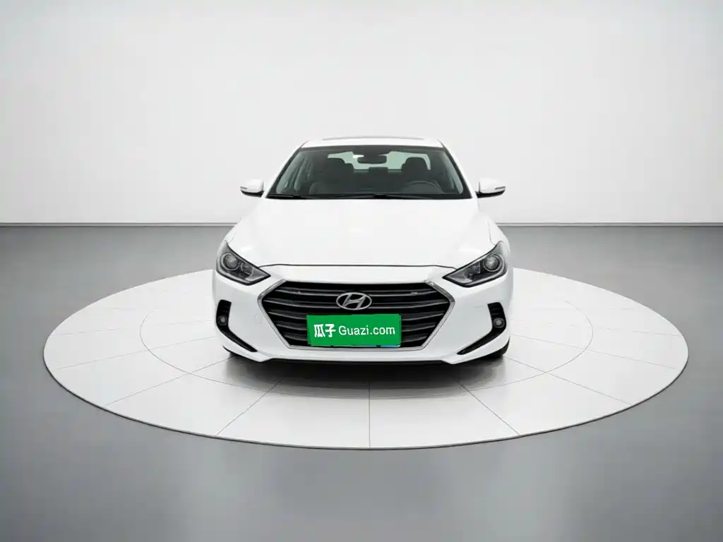 Hyundai Elantra — фото 2