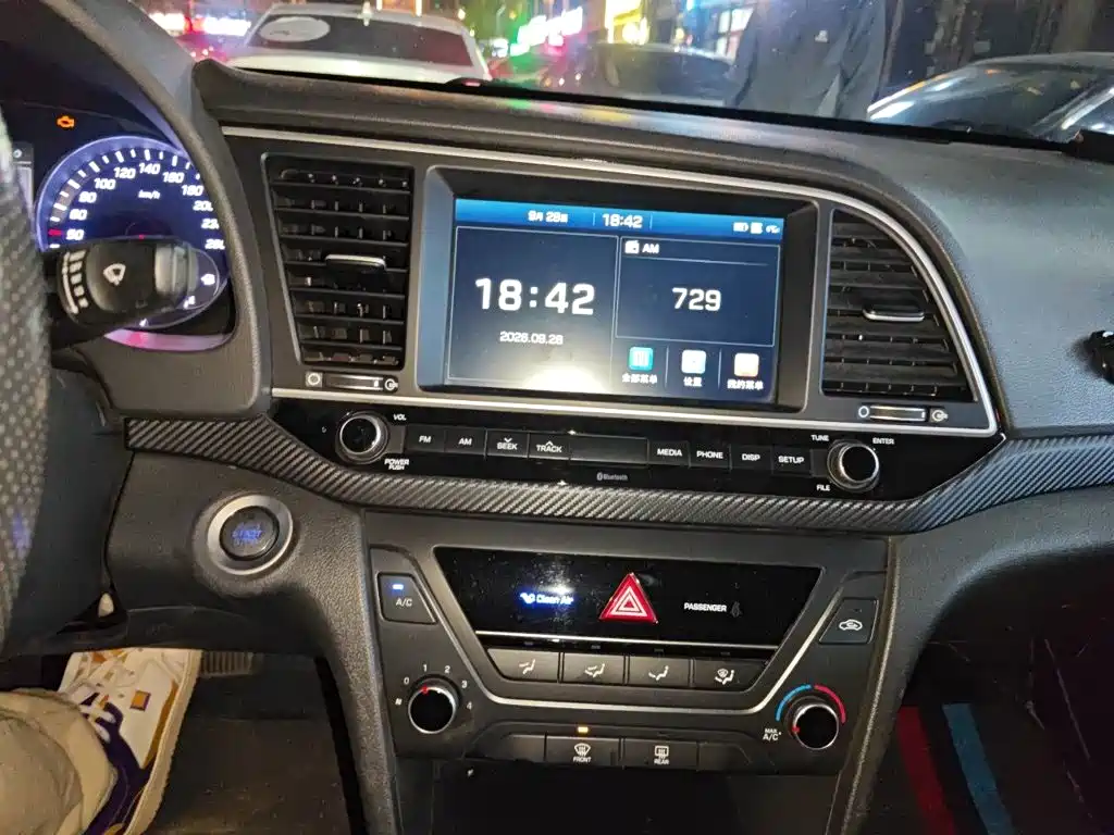 Hyundai Elantra — фото 14