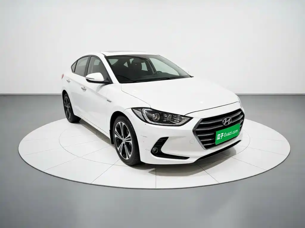 Hyundai Elantra — фото 3