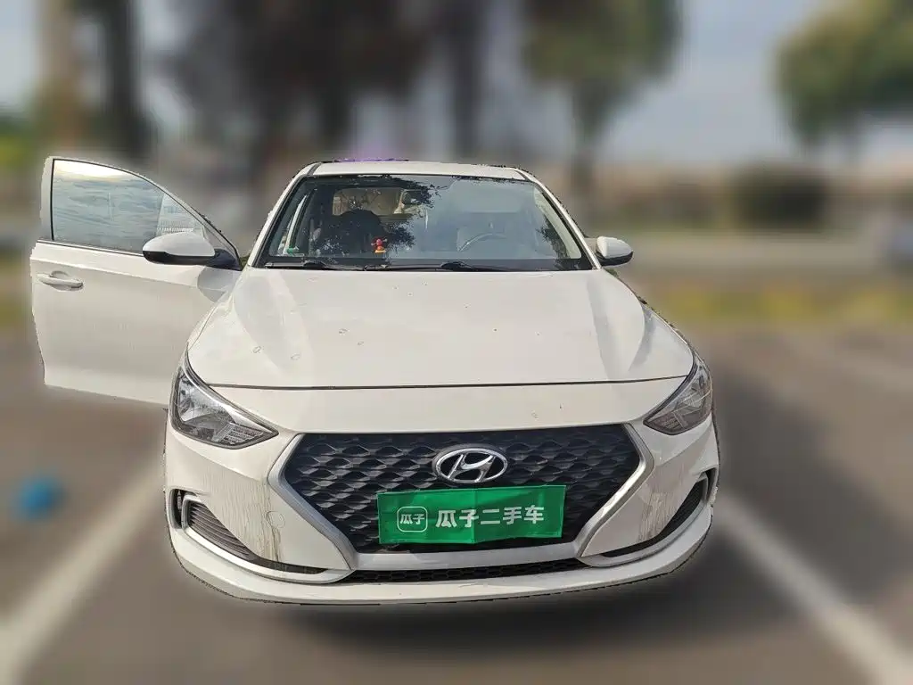 Hyundai Elantra — фото 2