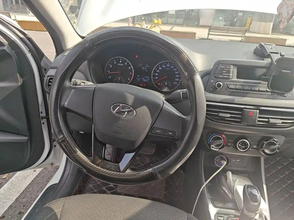 Hyundai Elantra — фото 6