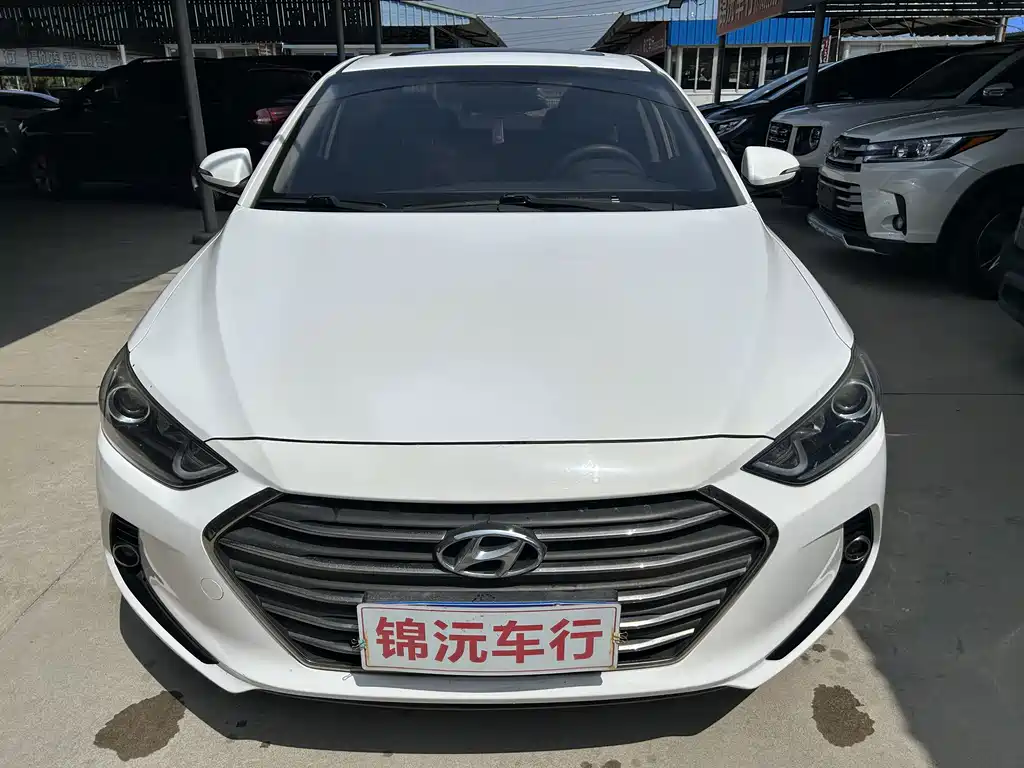 Hyundai Elantra — фото 2