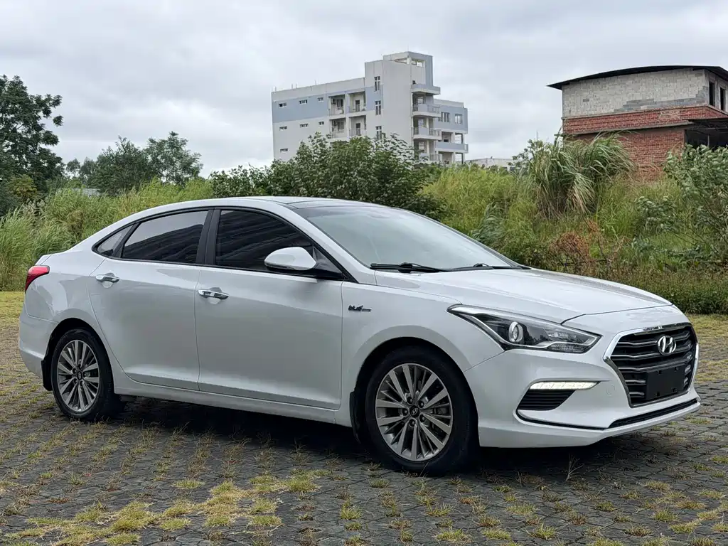 Hyundai Mistra — фото 3