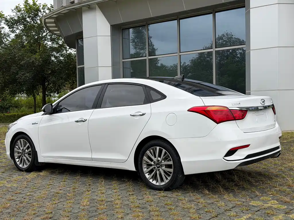 Hyundai Mistra — фото 6