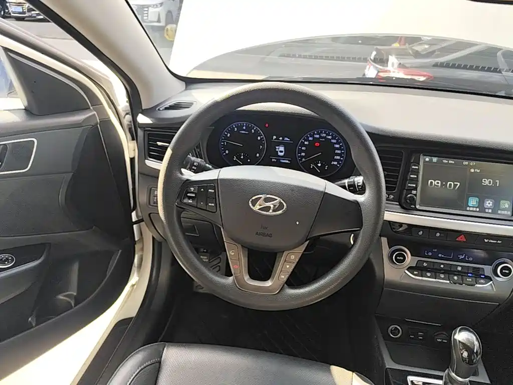 Hyundai Mistra — фото 11
