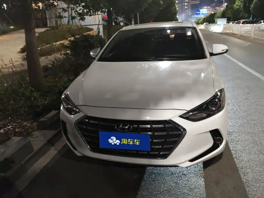 Hyundai Elantra — фото 2