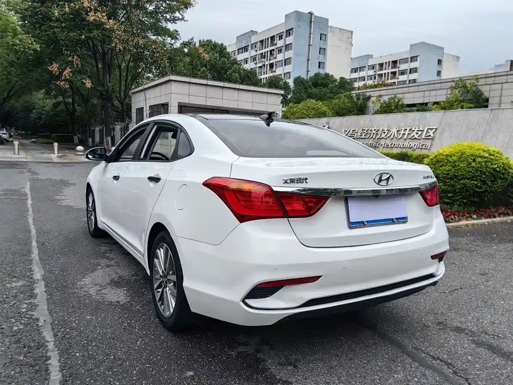 Hyundai Mistra — фото 7