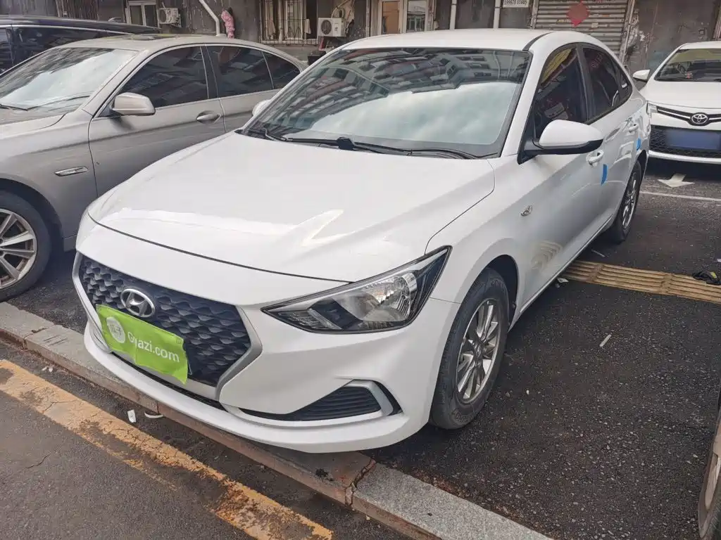 Hyundai Elantra — фото 2