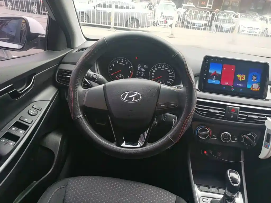 Hyundai Elantra — фото 11