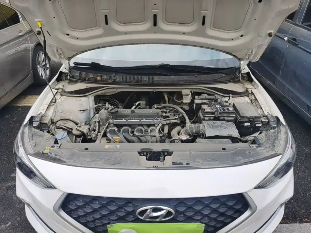 Hyundai Elantra — фото 20