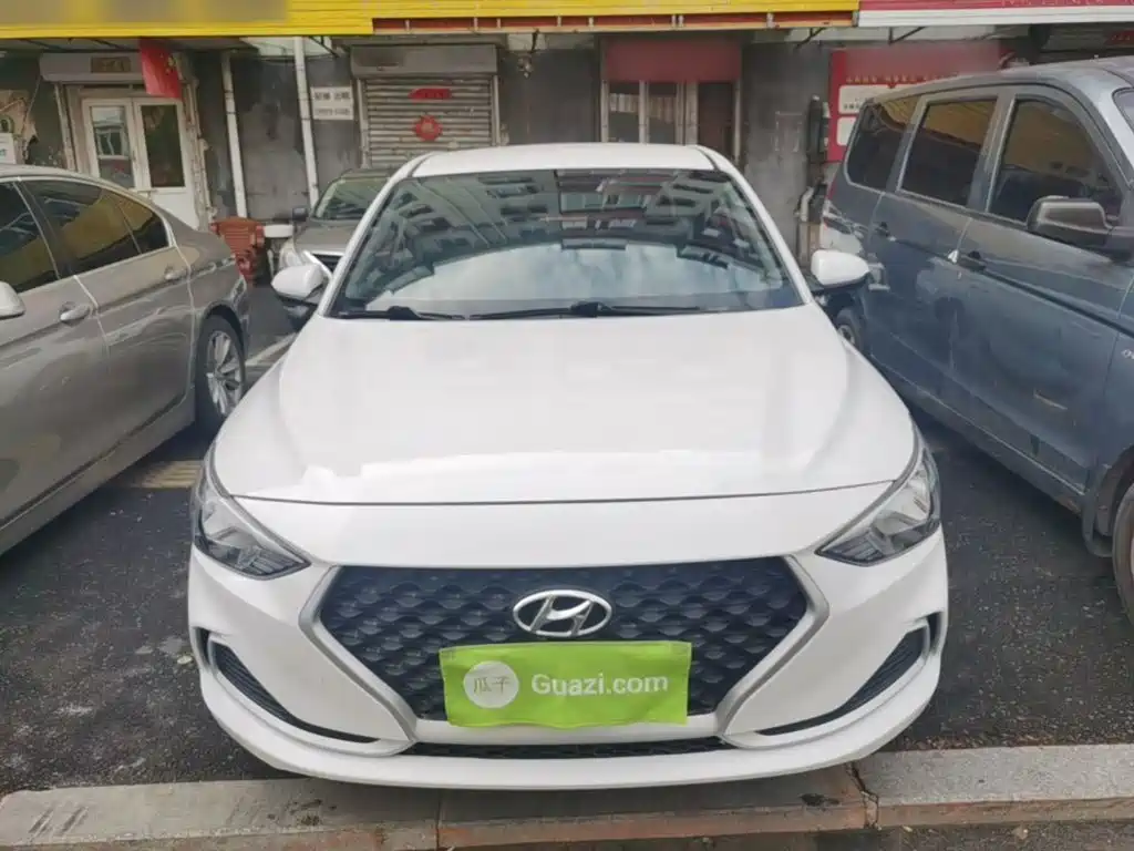 Hyundai Elantra — фото 3