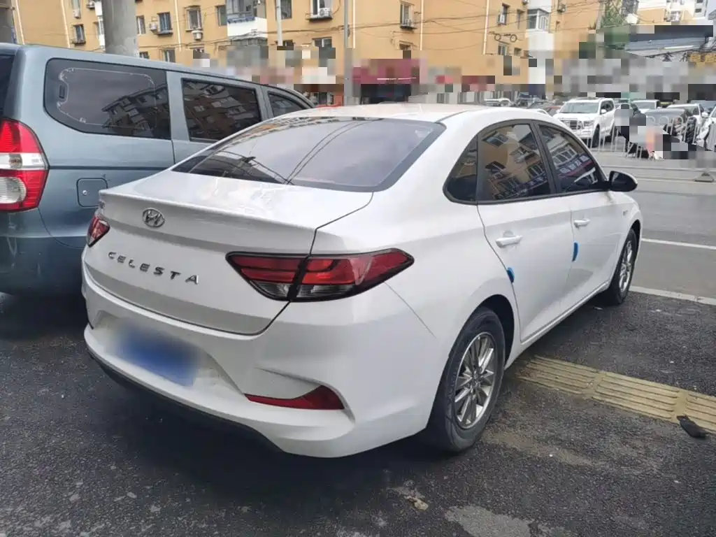 Hyundai Elantra — фото 7