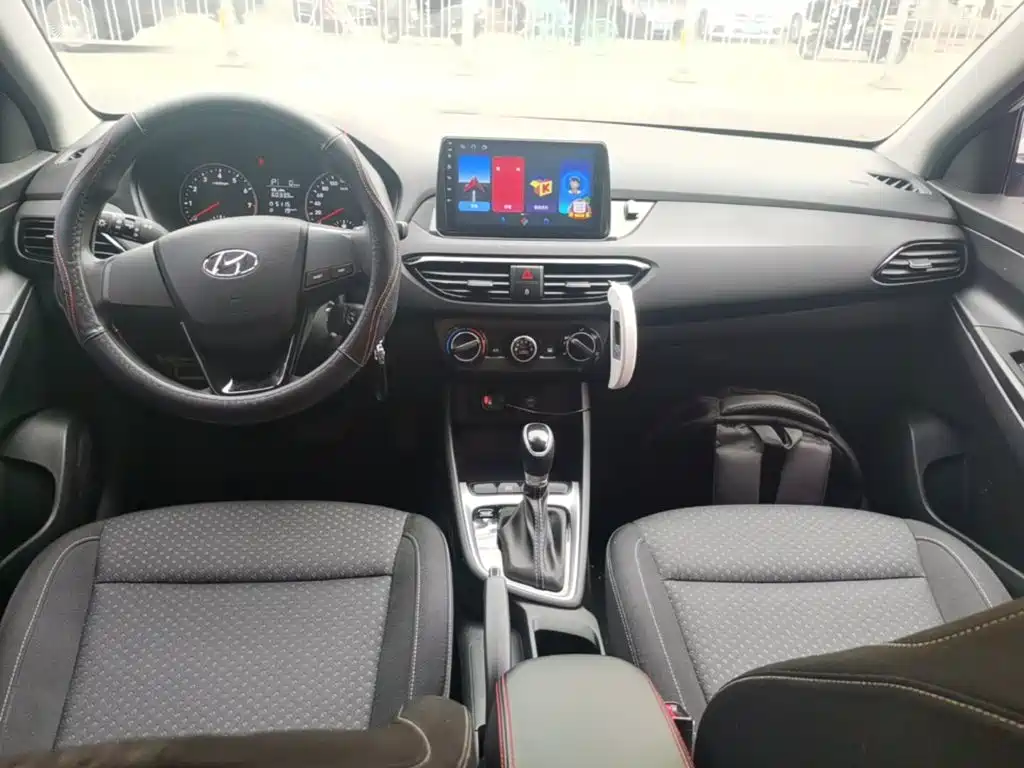 Hyundai Elantra — фото 10