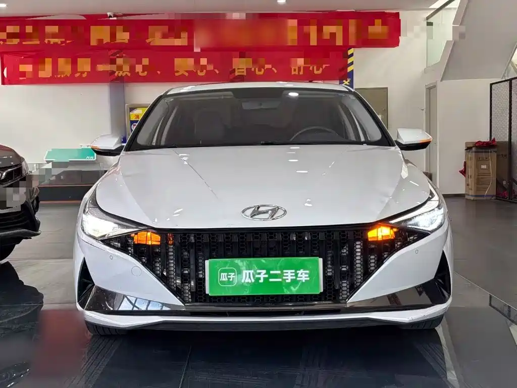 Hyundai Elantra — фото 3