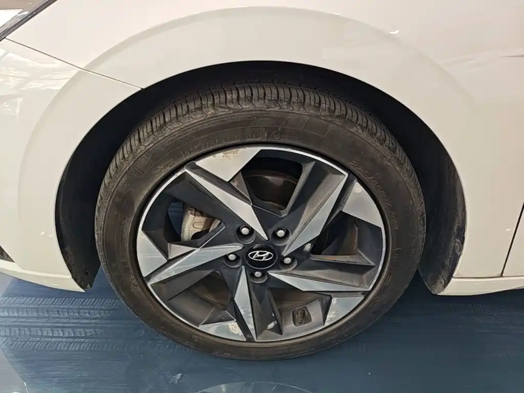 Hyundai Elantra — фото 23