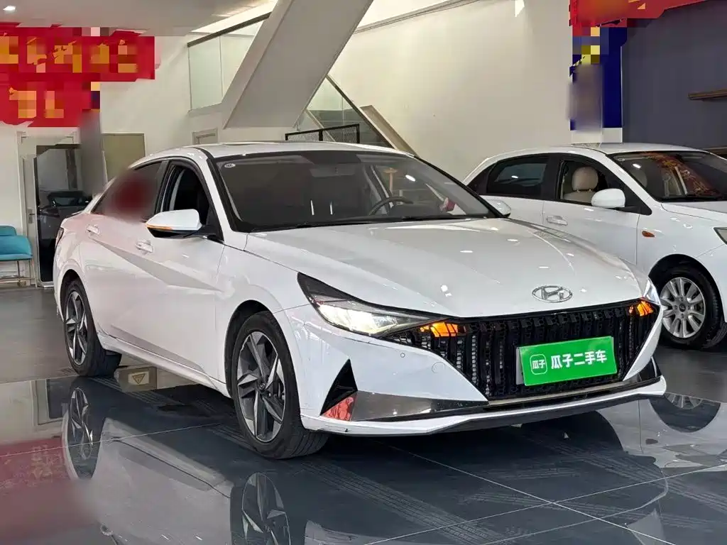 Hyundai Elantra — фото 4