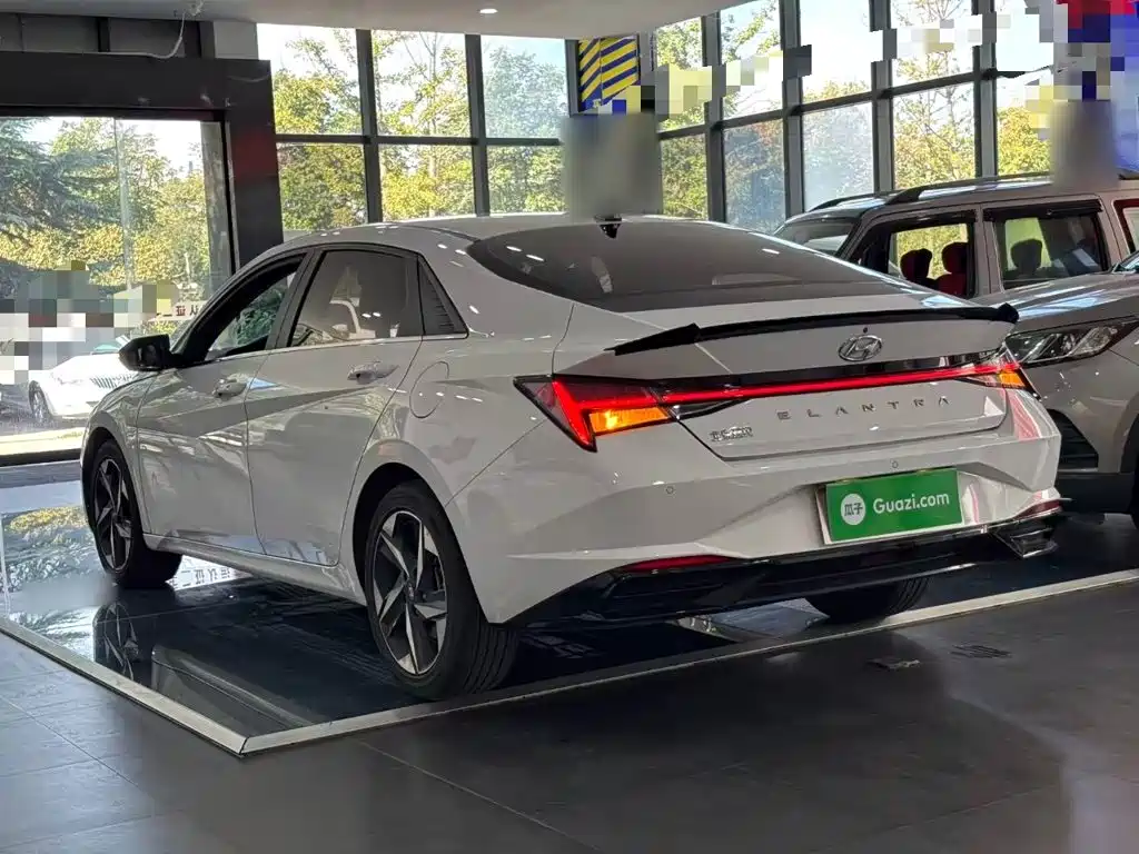 Hyundai Elantra — фото 5
