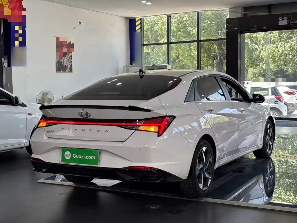Hyundai Elantra — фото 7