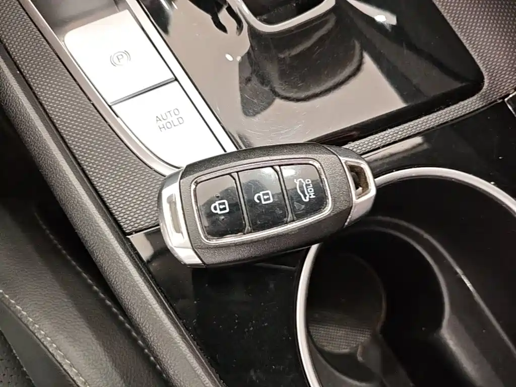 Hyundai Elantra — фото 9