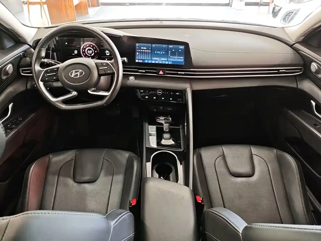 Hyundai Elantra — фото 10