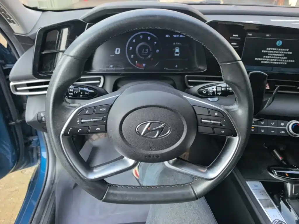 Hyundai Elantra — фото 11