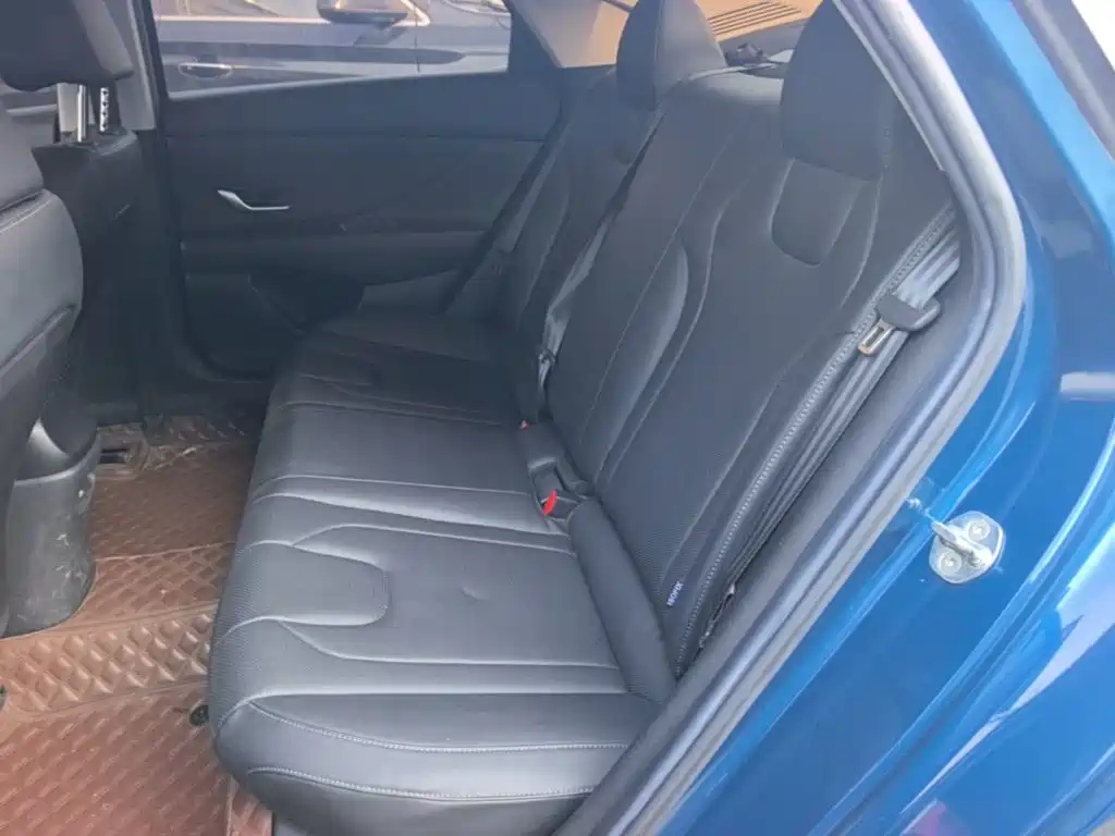 Hyundai Elantra — фото 17