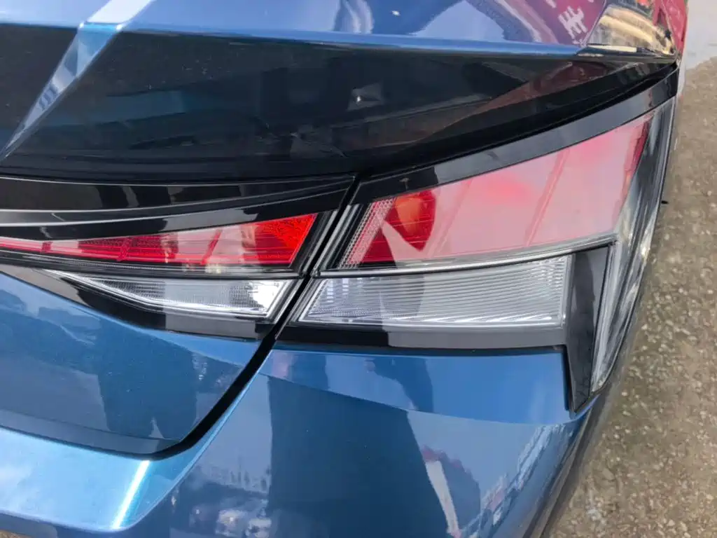 Hyundai Elantra — фото 8