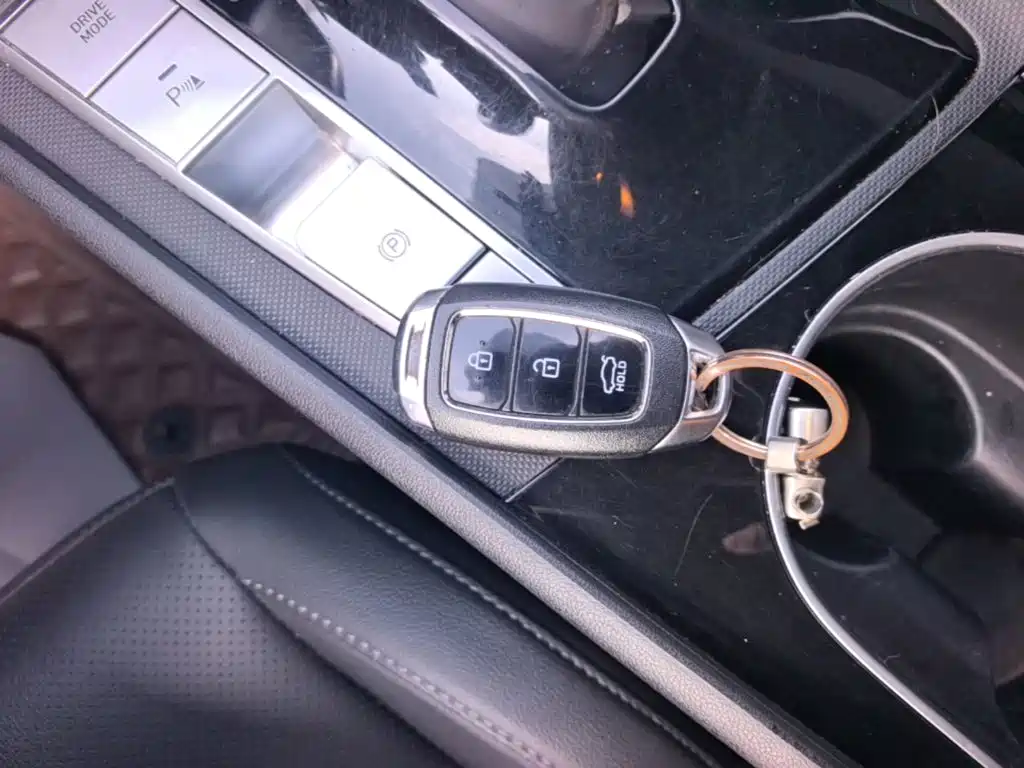 Hyundai Elantra — фото 9