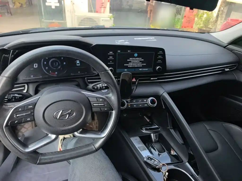 Hyundai Elantra — фото 10