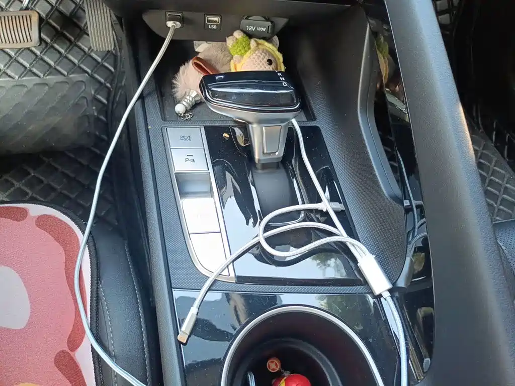Hyundai Elantra — фото 10